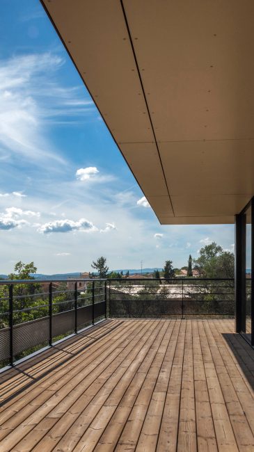 NaturARCH, Maison d'architecte individuelle avec toiture végétalisée sur pilotis au dessus des restanques à Forcalquier